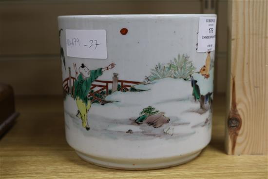 A Chinese famille verte brush pot, probably late 19th century, 14.2cm.